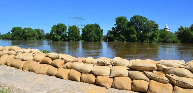 With many families across the UK still dealing with the consequences of last winter’s flooding, the International Journal of River Basin Management has just published 10 ‘golden rules’ for strategic flood management (SFM).